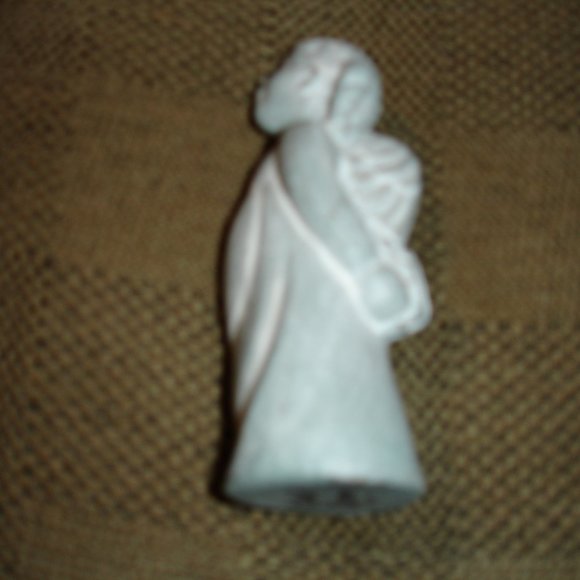 Isabel Bloom Angel - Angel Holding a Wrapped Present - Decorative Angel Signed - Picture 6 of 7